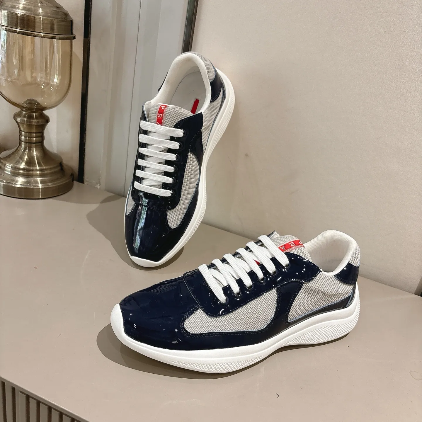 Factory direct sales p520🐘🐘Women's shoes, women's clothing (top version) Prada casual sports shoes, fashionable thick-soled casual loafers, unique taste, loved by everyone and easy to control, popular every year. There is also a versatile classic shoe last, enough to conquer you, wear it, increase the height and leisure, simple and handsome on the feet. The fabric is imported patent leather, the inner foot pad is breathable mesh, soft and delicate, the foot feels comfortable, ip Foam mold anti-slip lightweight outsole